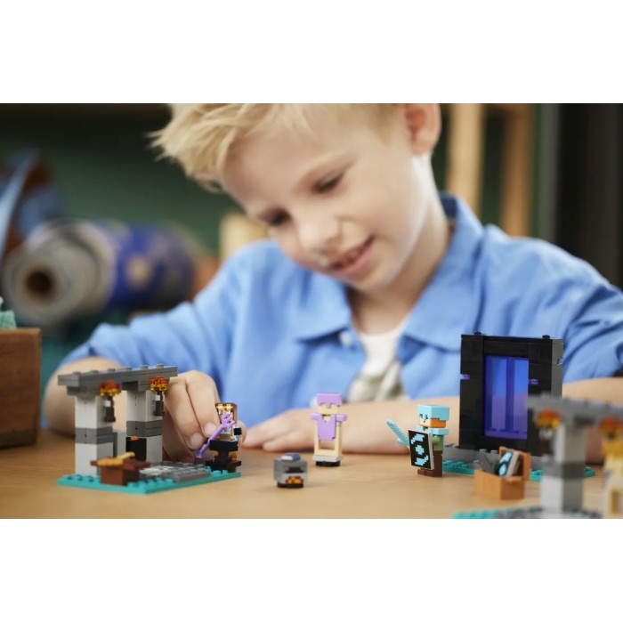 LEGO Minecraft The Armory (21252)