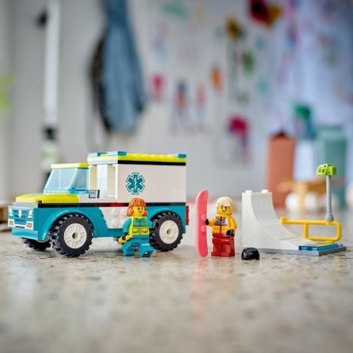 LEGO City Emergency Ambulance & Snowboarder