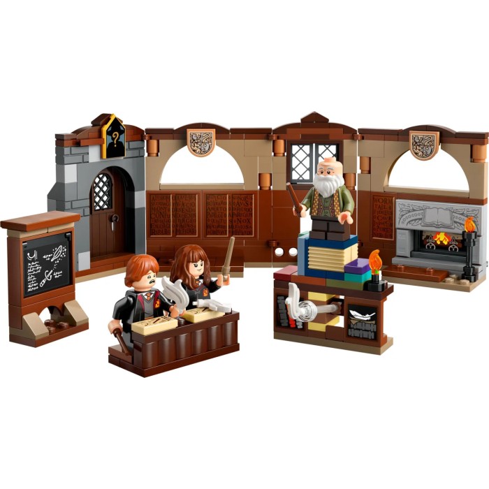 LEGO Harry Potter Hogwarts Castle: Charms Class