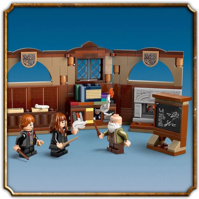 LEGO Harry Potter Hogwarts Castle: Charms Class