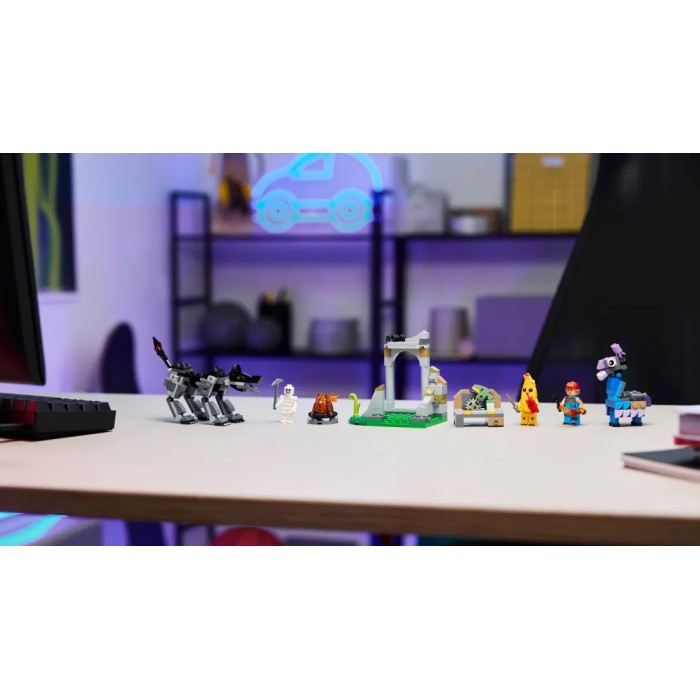 LEGO Fornite Peely & Sparkplug's Camp