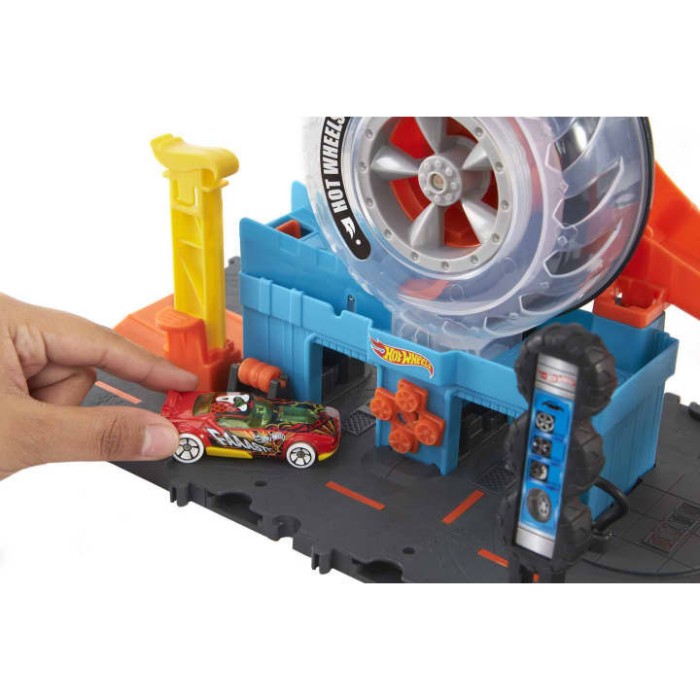 Πίστα Hot Wheels Super Twist Tire Shop για 4+ Ετών