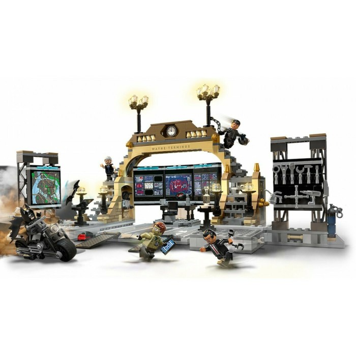 Lego : Batcave The Riddler Face-Off για 8+ ετών